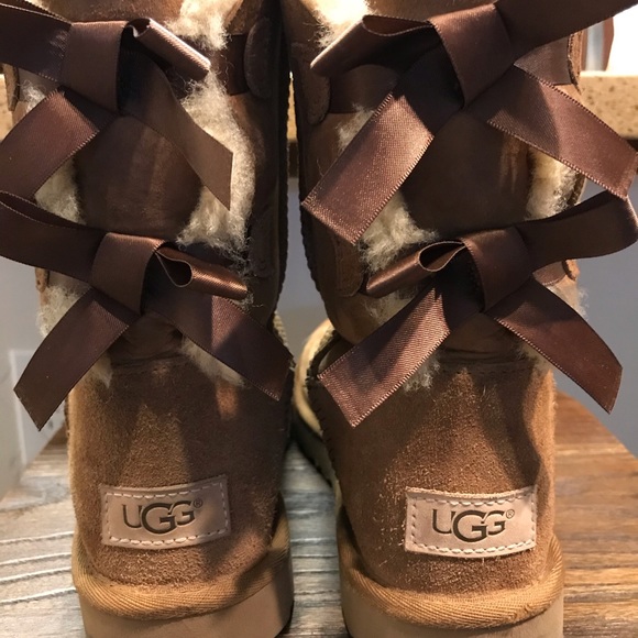 Short Bow Uggs ❄️ - Picture 6 of 6